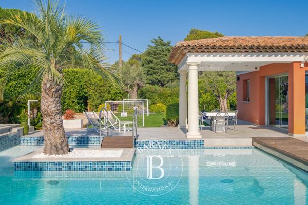 Mougins, Villa 4 Chambres -  211 m² à vendre