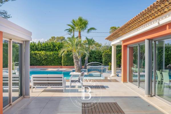 Mougins, Villa 4 Chambres -  211 m² à vendre