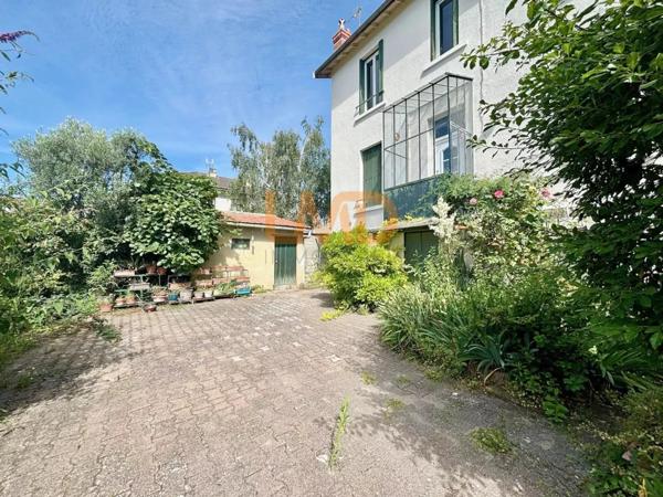 Ensemble de 3 maisons indépendantes avec espace extérieur privatif