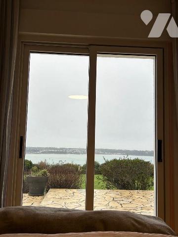 Propriété à Vendre à Hillion en Côtes-d'Armor (22) avec vue sur mer, d'une surface habitable d'...