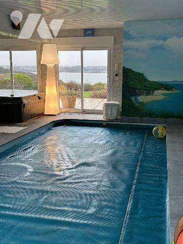 Propriété à Vendre à Hillion en Côtes-d'Armor (22) avec vue sur mer, d'une surface habitable d'...