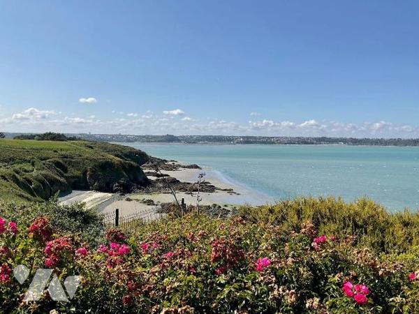 Propriété à Vendre à Hillion en Côtes-d'Armor (22) avec vue sur mer, d'une surface habitable d'...
