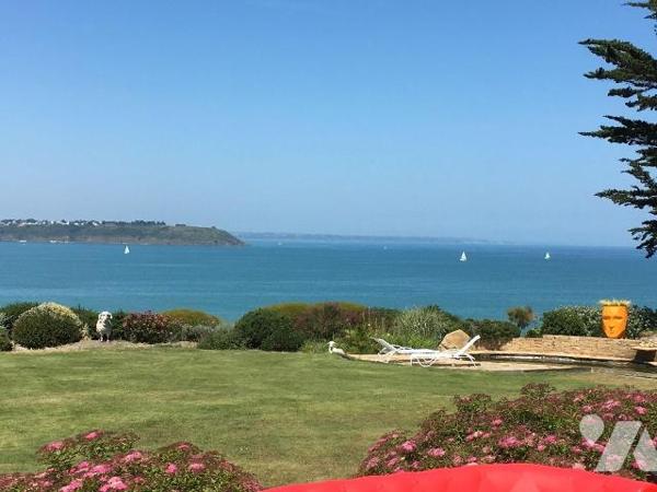 Propriété à Vendre à Hillion en Côtes-d'Armor (22) avec vue sur mer, d'une surface habitable d'...