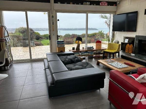 Propriété à Vendre à Hillion en Côtes-d'Armor (22) avec vue sur mer, d'une surface habitable d'...