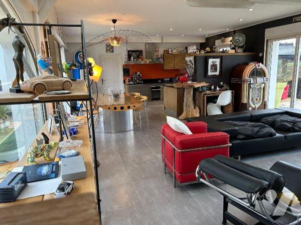 Propriété à Vendre à Hillion en Côtes-d'Armor (22) avec vue sur mer, d'une surface habitable d'...