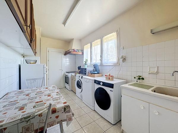 TOURS NORD - MAISON DE PLAIN PIED - 5 PIECES 3 CHAMBRES - JARDIN - CAVE - GARAGE
