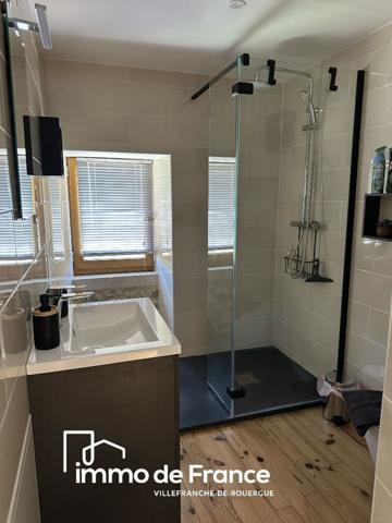 Corps de ferme, maison  3 chambres de 162 m², 2 gîtes sur 130 m², piscine, terrain de 5000 m²