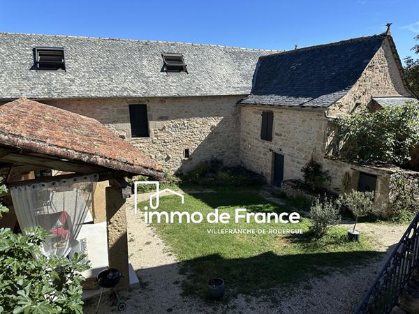 Corps de ferme, maison  3 chambres de 162 m², 2 gîtes sur 130 m², piscine, terrain de 5000 m²