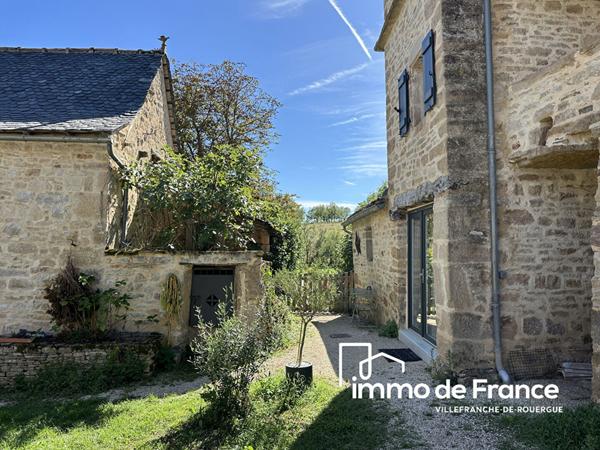 Corps de ferme, maison  3 chambres de 162 m², 2 gîtes sur 130 m², piscine, terrain de 5000 m²