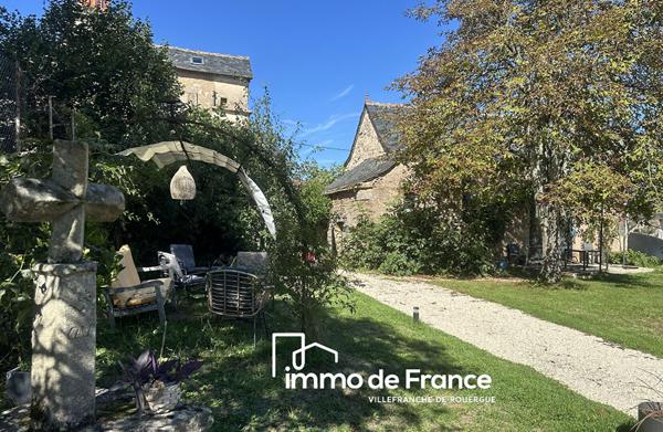 Corps de ferme, maison  3 chambres de 162 m², 2 gîtes sur 130 m², piscine, terrain de 5000 m²