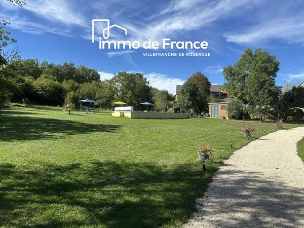 Corps de ferme, maison  3 chambres de 162 m², 2 gîtes sur 130 m², piscine, terrain de 5000 m²