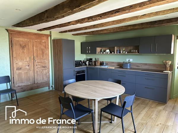 Corps de ferme, maison  3 chambres de 162 m², 2 gîtes sur 130 m², piscine, terrain de 5000 m²