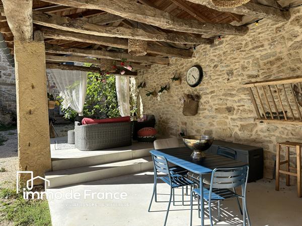 Corps de ferme, maison  3 chambres de 162 m², 2 gîtes sur 130 m², piscine, terrain de 5000 m²