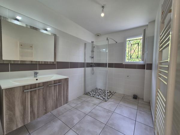 Maison individuelle de plain-pied – 5 pièces – 4 chambres – 105 m²