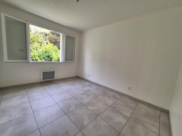 Maison individuelle de plain-pied – 5 pièces – 4 chambres – 105 m²
