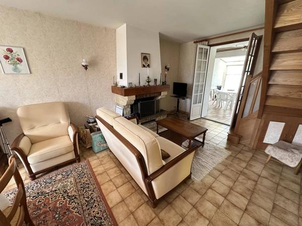 Pavillon 99m²,  3 chambres, dont 1 au  rez-de-chaussée, 2 salles de bain.