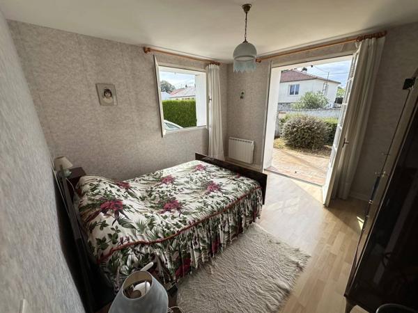 Pavillon 99m²,  3 chambres, dont 1 au  rez-de-chaussée, 2 salles de bain.