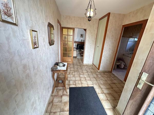 Pavillon 99m²,  3 chambres, dont 1 au  rez-de-chaussée, 2 salles de bain.