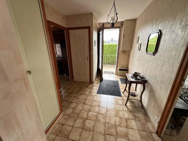 Pavillon 99m²,  3 chambres, dont 1 au  rez-de-chaussée, 2 salles de bain.