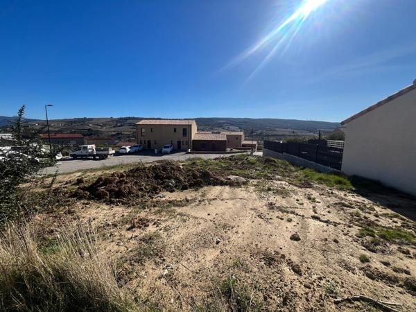 LIMOUX - Terrain 3 faces en position dominante de 433m² totalement viabilisé