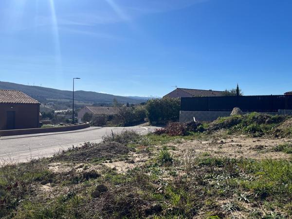 LIMOUX - Terrain 3 faces en position dominante de 433m² totalement viabilisé