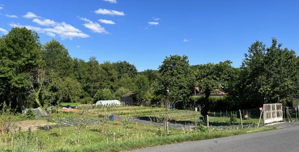 Chézy-sur-Marne (02570) Terrain de loisir