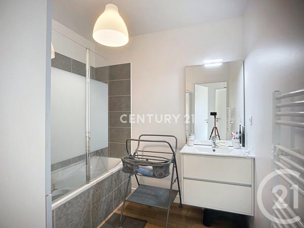 Appartement T3 à vendre  3 pièces - 52,77 m2 AUBAGNE - 13