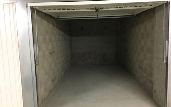 Stationnement à louer    Sathonay-Camp