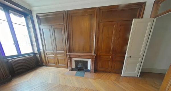 APPARTEMENT T4 A LOUER - LYON 6EME ARRONDISSEMENT Moliere 125.74 m 2 1 940 € charges comprises par mois