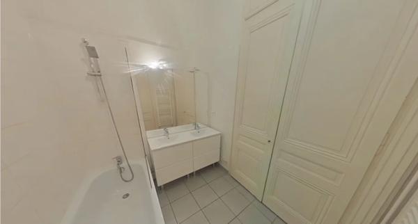 APPARTEMENT T4 A LOUER - LYON 6EME ARRONDISSEMENT Moliere 125.74 m 2 1 940 € charges comprises par mois