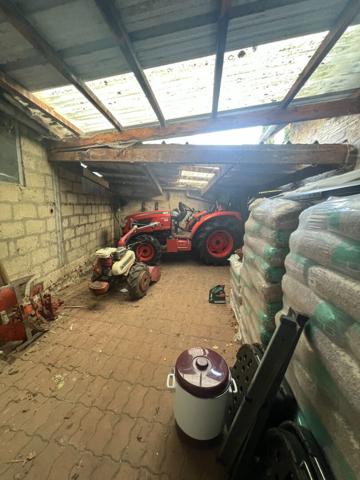 Axe Laon-Soissons : maison en pierres, 3 chambres, garage, atelier et jardin.