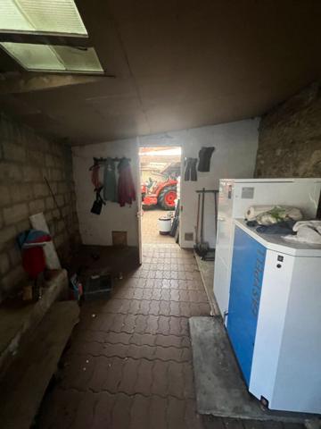 Axe Laon-Soissons : maison en pierres, 3 chambres, garage, atelier et jardin.