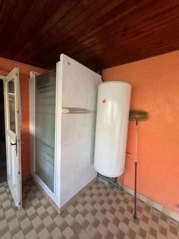 Axe Laon-Soissons : maison en pierres, 3 chambres, garage, atelier et jardin.