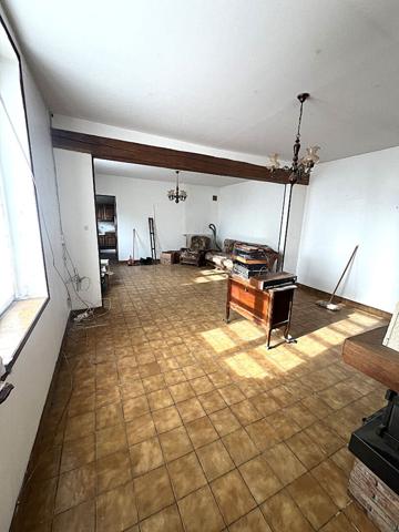 Axe Laon-Soissons : maison en pierres, 3 chambres, garage, atelier et jardin.