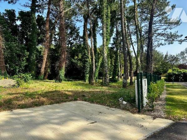 Terrain à Vendre à Labenne Landes (40)
Terrain à bâtir viabilisé de 768m² avec une emprise au ...