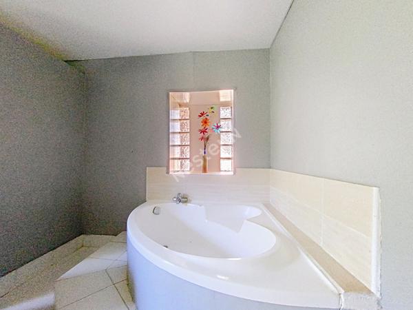 Corps de ferme rénové avec dépendances et belle parcelle proche de Montauban