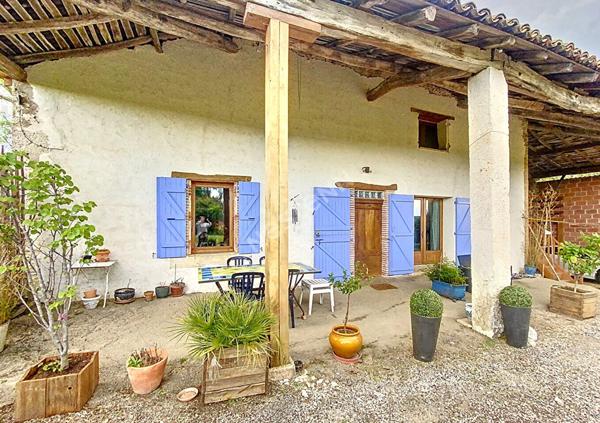 Corps de ferme rénové avec dépendances et belle parcelle proche de Montauban