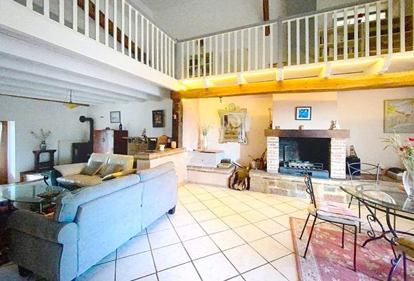 Corps de ferme rénové avec dépendances et belle parcelle proche de Montauban