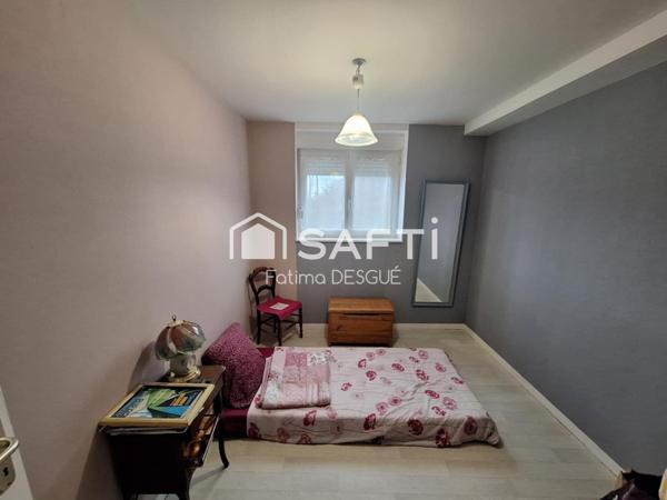 "Venez découvrir votre havre de paix aux Teilleul : une maison spacieuse et sans vis-à-vis, idéale pour une vie sereine !"