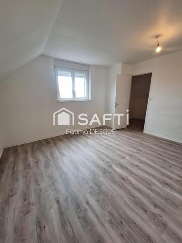 "Venez découvrir votre havre de paix aux Teilleul : une maison spacieuse et sans vis-à-vis, idéale pour une vie sereine !"