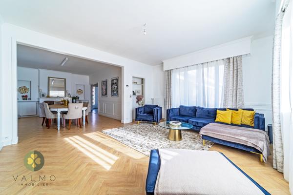 Maison
                                                                                                                                                                                                                                                                                                                        9 pièce(s)                                                                                                                                                                                                          5 chambre(s)                                                                                                                                                                                                          230  m²