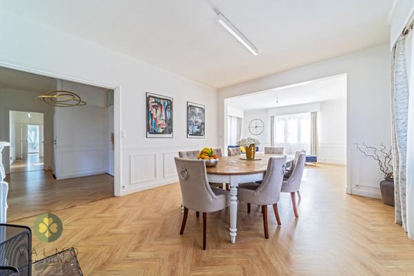 Maison
                                                                                                                                                                                                                                                                                                                        9 pièce(s)                                                                                                                                                                                                          5 chambre(s)                                                                                                                                                                                                          230  m²