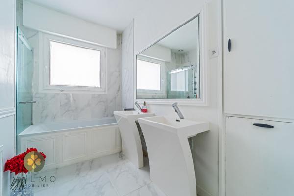 Maison
                                                                                                                                                                                                                                                                                                                        9 pièce(s)                                                                                                                                                                                                          5 chambre(s)                                                                                                                                                                                                          230  m²