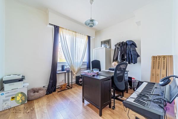 Maison
                                                                                                                                                                                                                                                                                                                        9 pièce(s)                                                                                                                                                                                                          5 chambre(s)                                                                                                                                                                                                          230  m²