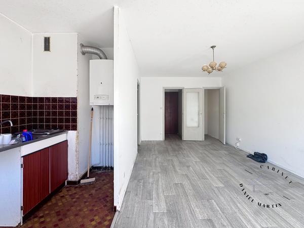 APPARTEMENT T1 AVEC BALCON PROCHE BARRIERE ST GENES TALENCE