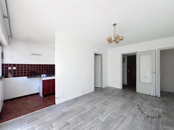 APPARTEMENT T1 AVEC BALCON PROCHE BARRIERE ST GENES TALENCE