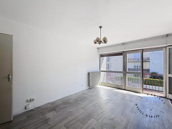 APPARTEMENT T1 AVEC BALCON PROCHE BARRIERE ST GENES TALENCE