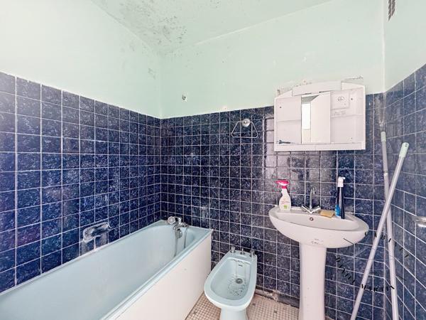 APPARTEMENT T1 AVEC BALCON PROCHE BARRIERE ST GENES TALENCE