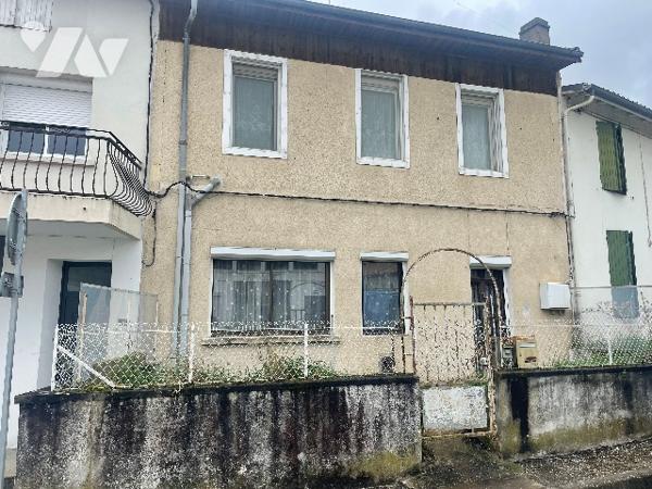 MAISON de ville avec jardinet.