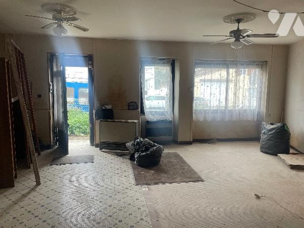 MAISON de ville avec jardinet.